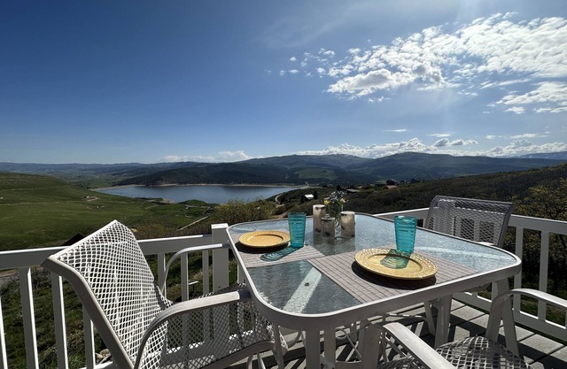 Stunning Lake View Lodge: Family Friendly