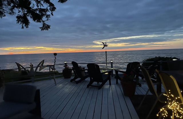 Stunning Lake Views From This Artistic Getaway