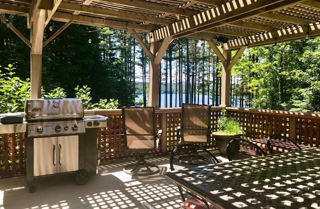 Stunning lake views and privacy only mins. to downtown Lenox, Stockbridge, Lee.