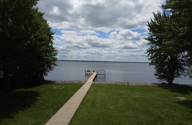 Stunning Lake Views! Sleeps 10!