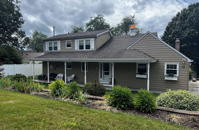 Stunning Lakefront Escape! Book Your Dream Getaway!