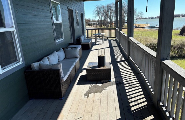Stunning Lakefront retreat. The perfect getaway for families!