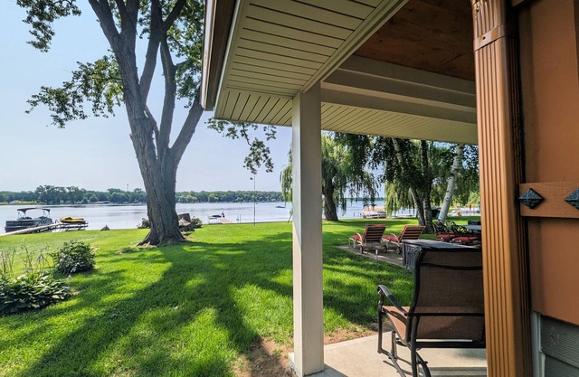 Stunning Lakefront Retreat 4 min to Brooklyn - 24 min to Jackson