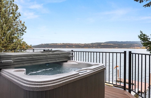 Stunning Lakefront Stay! Hot Tub, Private Dock, Pet-Friendly, BBQ, Large Patio, Scenic Lake Views