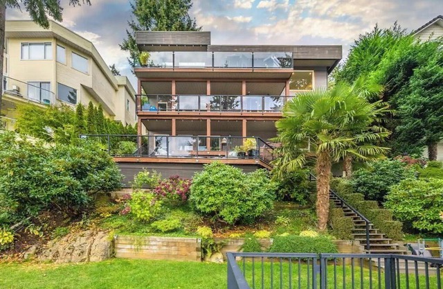 Stunning Lakefront Suite in the Heart of the City