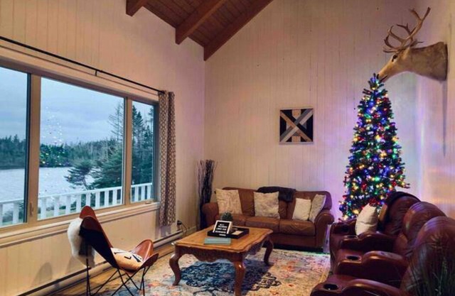 Stunning Lakehouse | Deer Park Waterfront Cottage