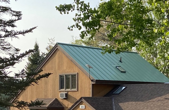 Stunning Lakeside 5 Bed, 4 Bath Home in Lake Eden