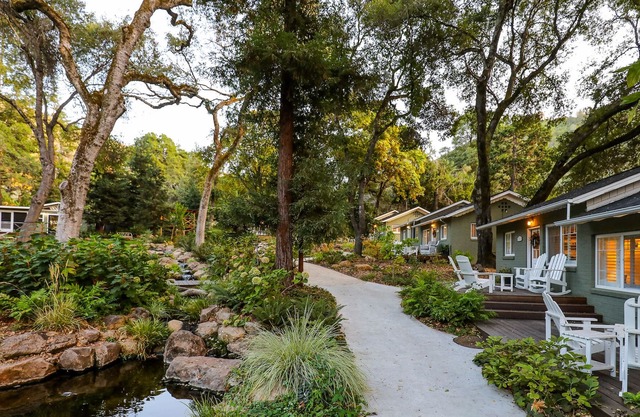Stunning Lakeside Resort w/ Six Individual, Fully Stocked Cottages, Sleeps 32