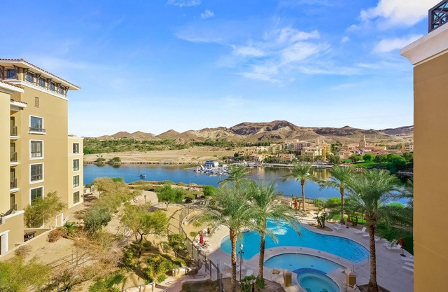 Schönes 1-Schlafzimmer-Anwesen mit See- und Poolblick am Lake Las Vegas
