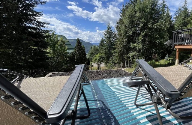 Stunning lakeview home in the North Shuswap