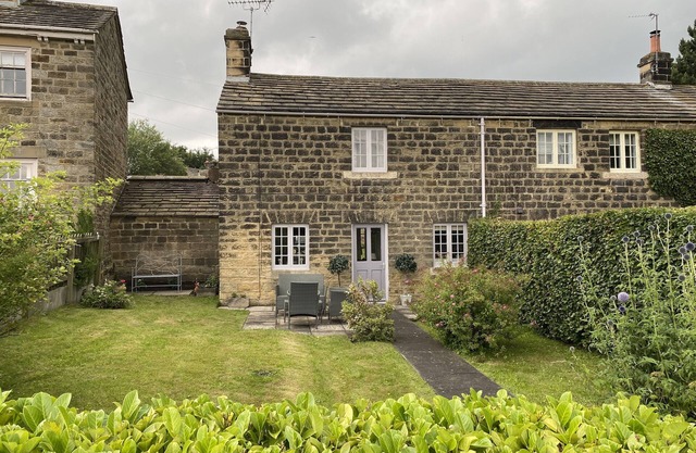 Atemberaubende denkmalgeschützte 1750 Hütte in Harewood Dorf in der Nähe von Harrogate & Landschaft