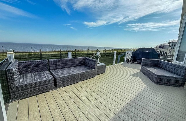 Stunning lodge with decking and WiFi at Broadland Sands Park ref 20281BS