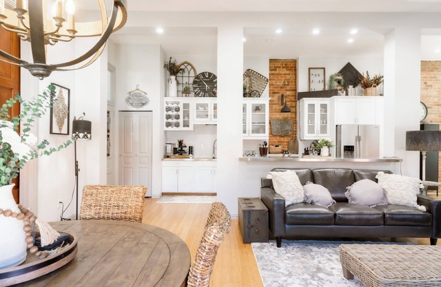 Stunning Loft On the Square
