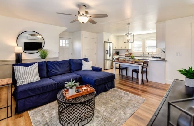 Stunning Loft, Walking Distance 2 Historic Folsom!