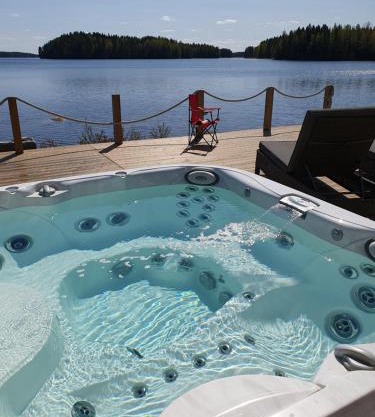 Stunning log cabin 45m2 on the shore of Kallavesi.