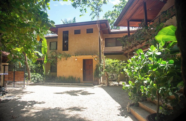 Brand New Luxury Home nur wenige Schritte von der Brandung mit Pool und WLAN