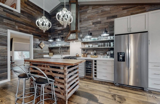 Stunning Luxury Rental steps from Main Street in Highlands NC