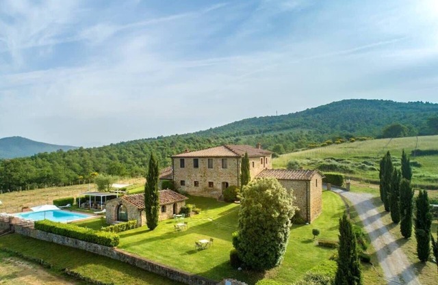 Stunning luxury Tuscany villa rental