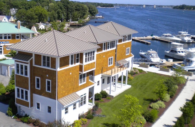 Stunning Marina Cottage - ON WATER
