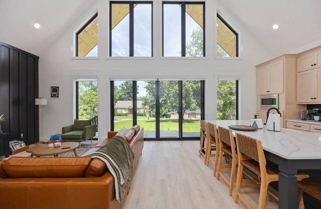 Stunning modern 2-bedroom Aframe with Barren River lake view near Mammoth Cave