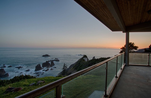 Atemberaubende moderne Cliff House mit atemberaubendem Blick auf den Pazifik NW