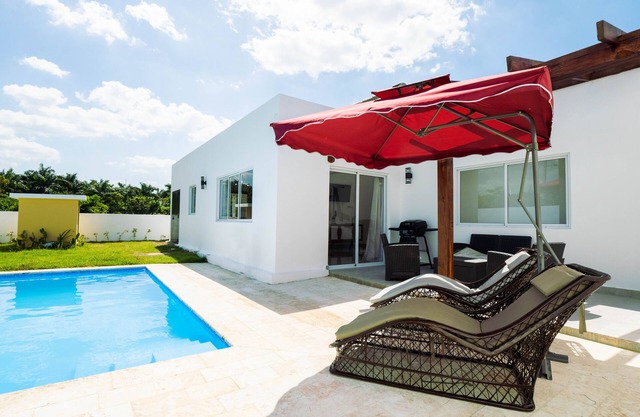 Stunning Modern Private Luxury Villa With Pool.