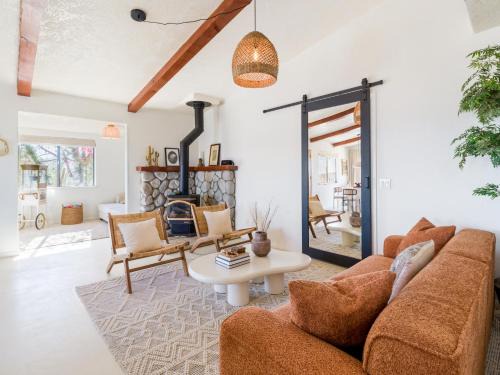 Stunning Mountain View Desert Home, Fire Pit, BBQ
