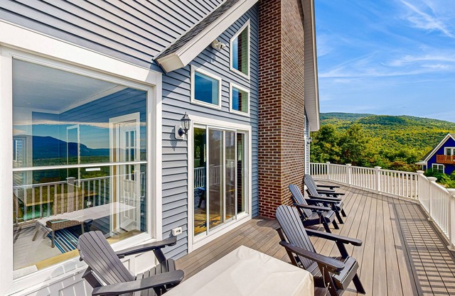 Stunning Mountain View Home: In the heart of outdoor entertainment