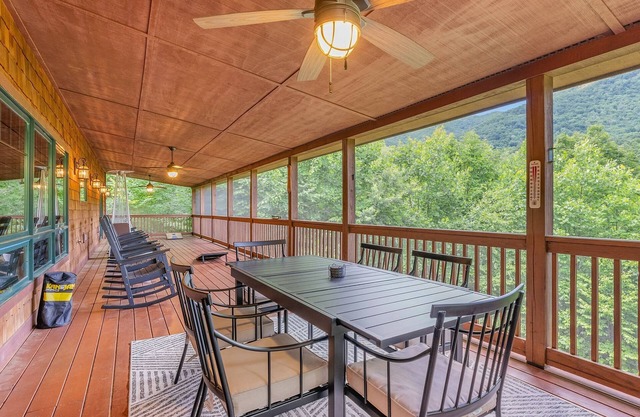 Stunning Mtn Views~ HotTub~Movie Theater~Game Room