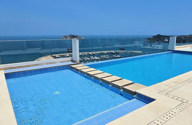 STUNNING NEW APARTMENT, 2 BALCONIES OCEAN VIEW ROOFTOP POOL DOWNTOWN SANTA MARTA
