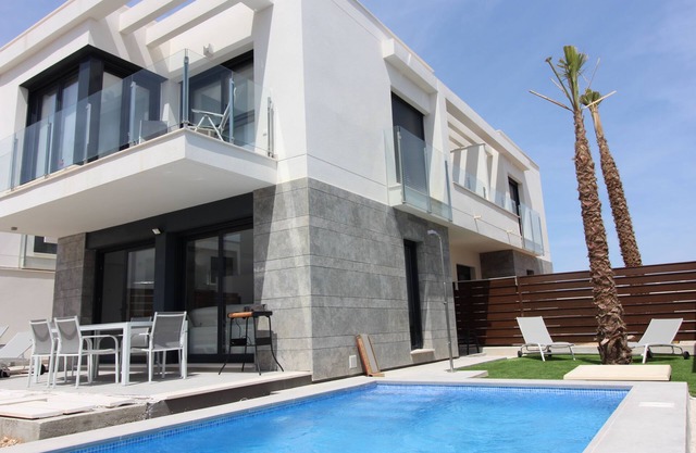 Wunderschönes neues Haus mit privatem Pool im Golf von Vistabella