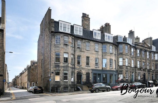 Stunning - New Town -FREE Parking, Private Entrance & Patio