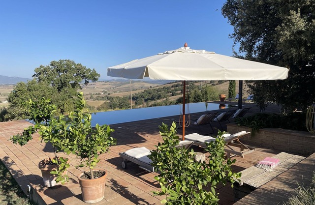 Stunning newly restored Tuscan farmhouse with infinity pool and incredible views