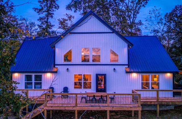 Stunning Nolin Lake Luxury Cabin w/hot tub, fireplace, swingset, and more!