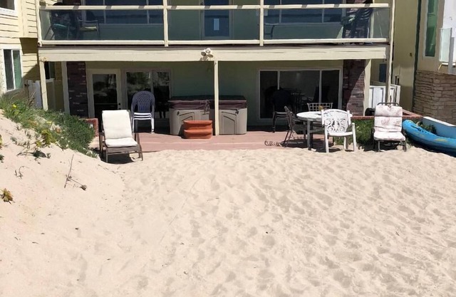Stunning Ocean and Islands View from this beach front one-bedroom apartment!!!