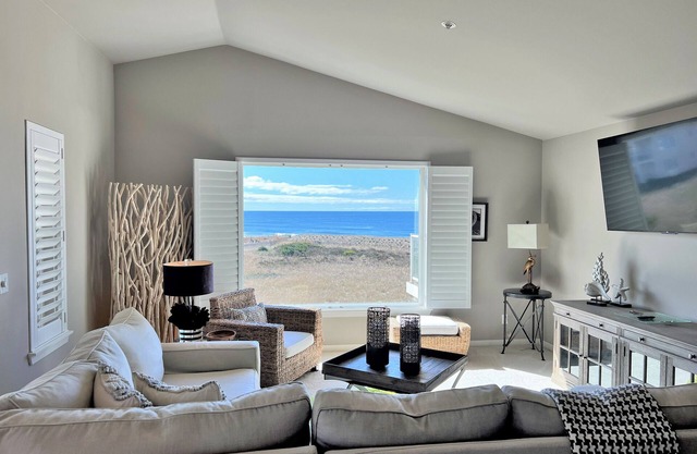 Stunning Ocean View ~ Saltwater Pool ~ Hot tub ~ 2BR/2 Bath