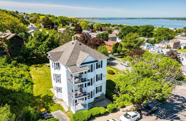 Stunning Ocean View Apt: 2 Bedroom Condo with 4 Queen Beds and Sleeps 8 Comfy!