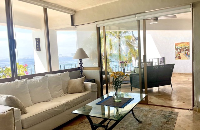Stunning Oceanfront Condo with roof top pool in the heart of Puerto Vallarta !
