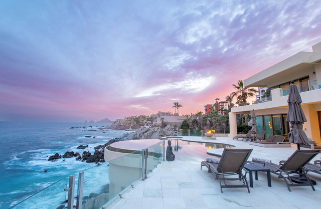 Stunning Oceanfront Villa - Sunrise & Sunset Views of Land's End Arch
