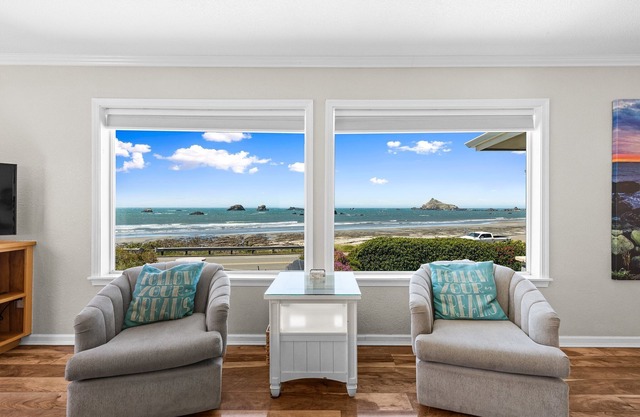 Atemberaubende Oceanfront Property! Neu renoviertes Haus mit unglaublichen Ansichten