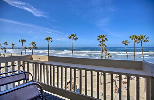 Stunning Oceanside Condo Walk to the Beach!