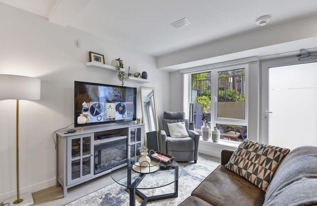 Stunning One Bedroom Lonsdale Quay Eco-Suite