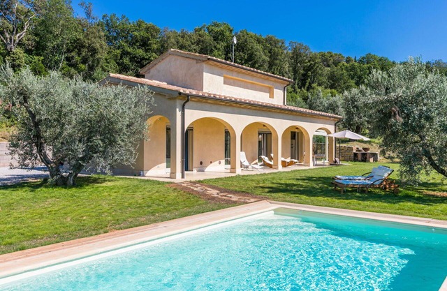 Alleinstehendes Ferienhaus mit privatem Pool, W-LAN, Klimaanlage, TV, Innenhof, Panoramablick