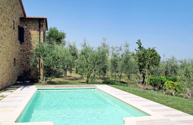 Schönes alleinstehendes Ferienhaus für 8 Gäste mit privatem Pool, W-LAN, TV und Parkplatz