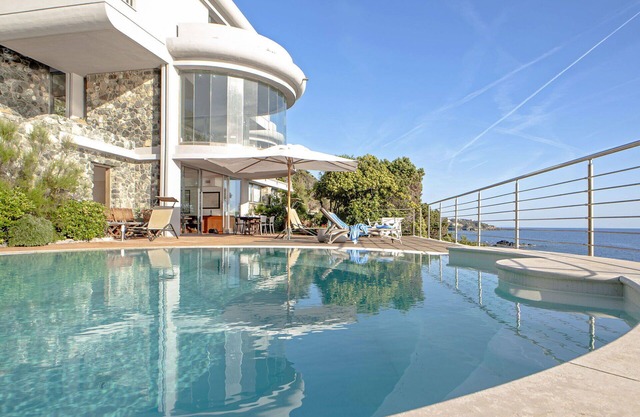 Alleinstehendes Ferienhaus mit Klimaanlage, W-LAN, privatem Pool, TV, Terrasse, Parkplatz