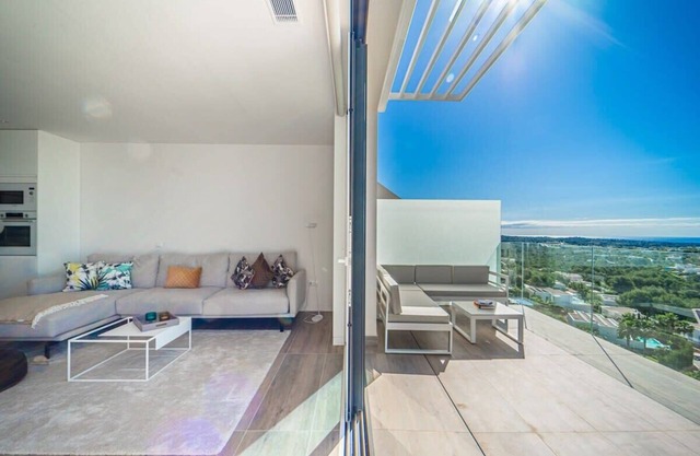 Stunning Penthouse Apartment in Las Colinas - LS18LC