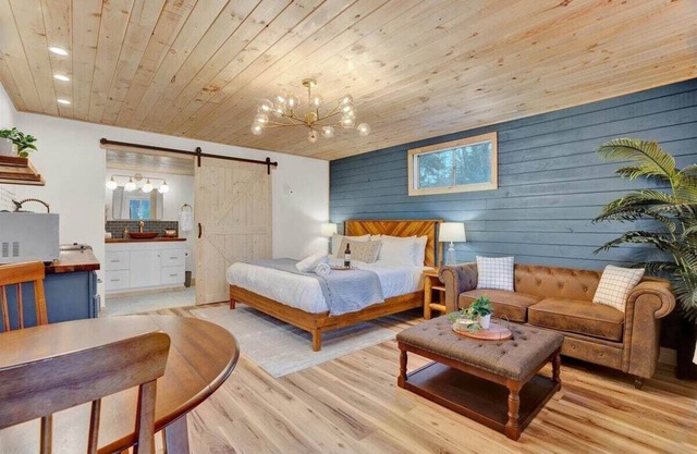 Stunning Pocono Modern | Firepits | Pet Friendly