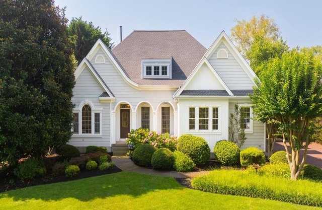 Stunning Pool Property by Beachplum and Willow Creek Winery