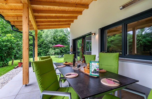 Wunderbares alleinstehendes Ferienhaus mit W-LAN, TV, Terrasse, Haustiere erlaubt und Parkplatz