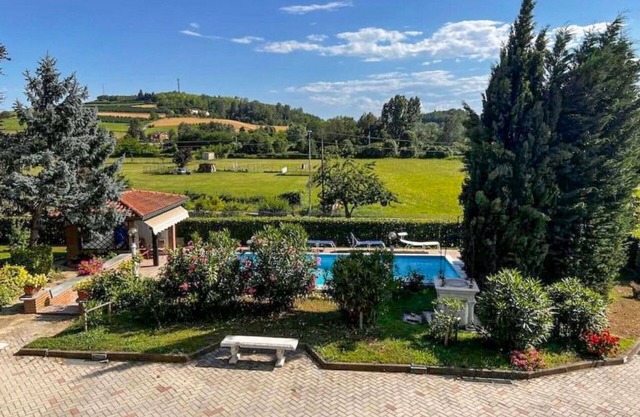 Alleinstehendes Ferienhaus mit Klimaanlage, privatem Pool, W-LAN, TV, Innenhof, Parkplatz